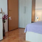 شقة Barcarola